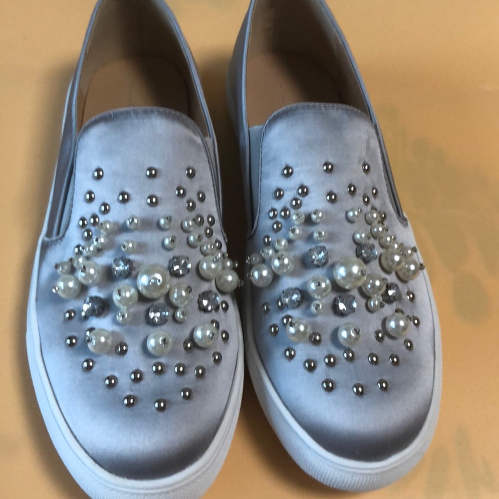 NWOB Midnight Velvet Sz 9M Grey Sneakers